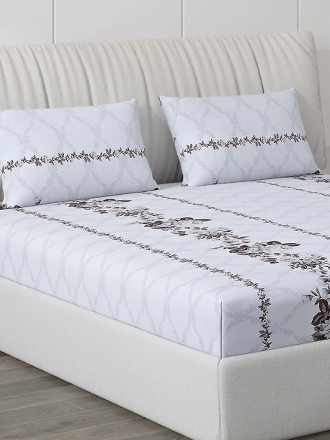 130 GSM Polyester Double Bed Bedsheet with 2 Pillow Covers