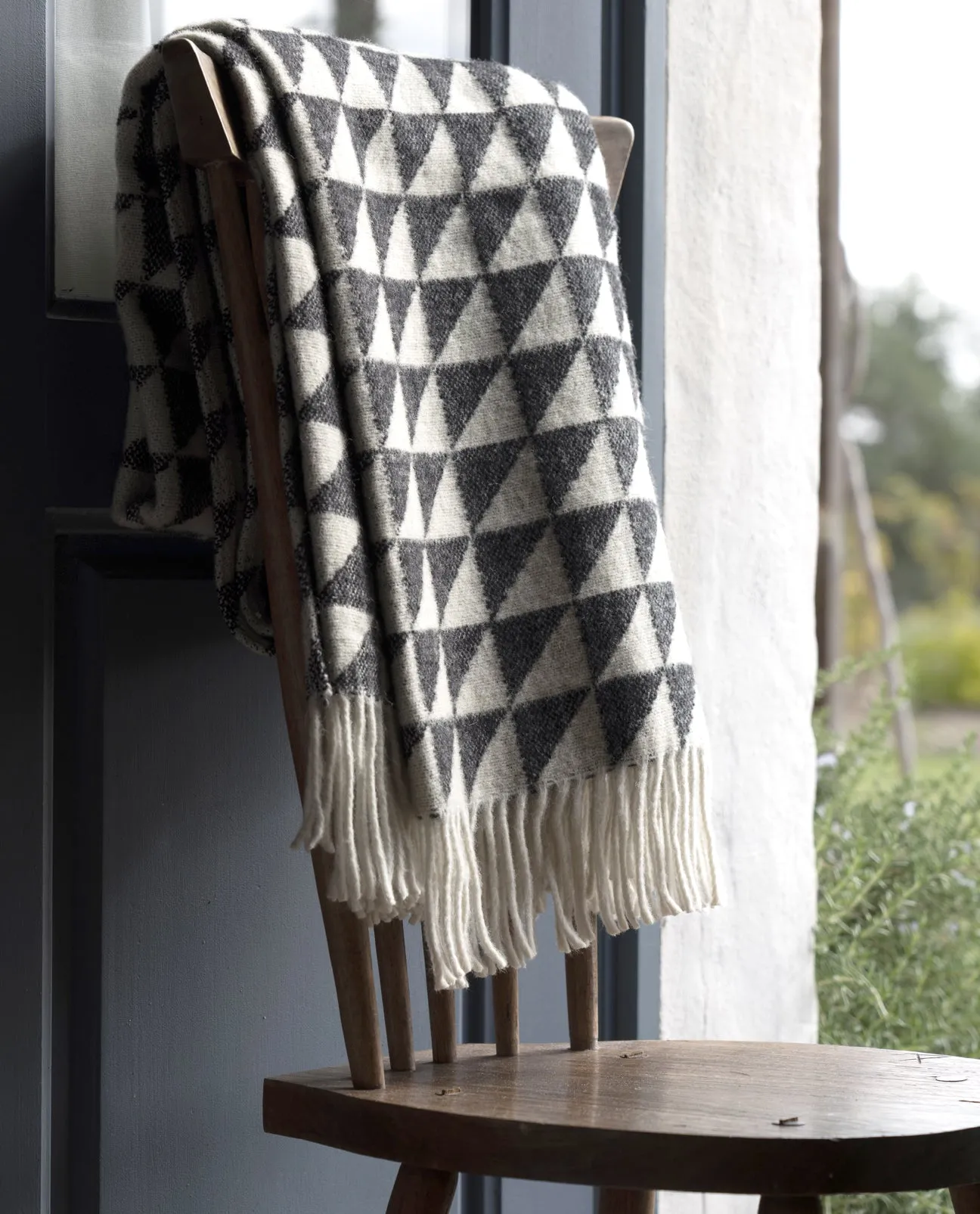 Canelas-Casa Wool Blanket in Cream / Black