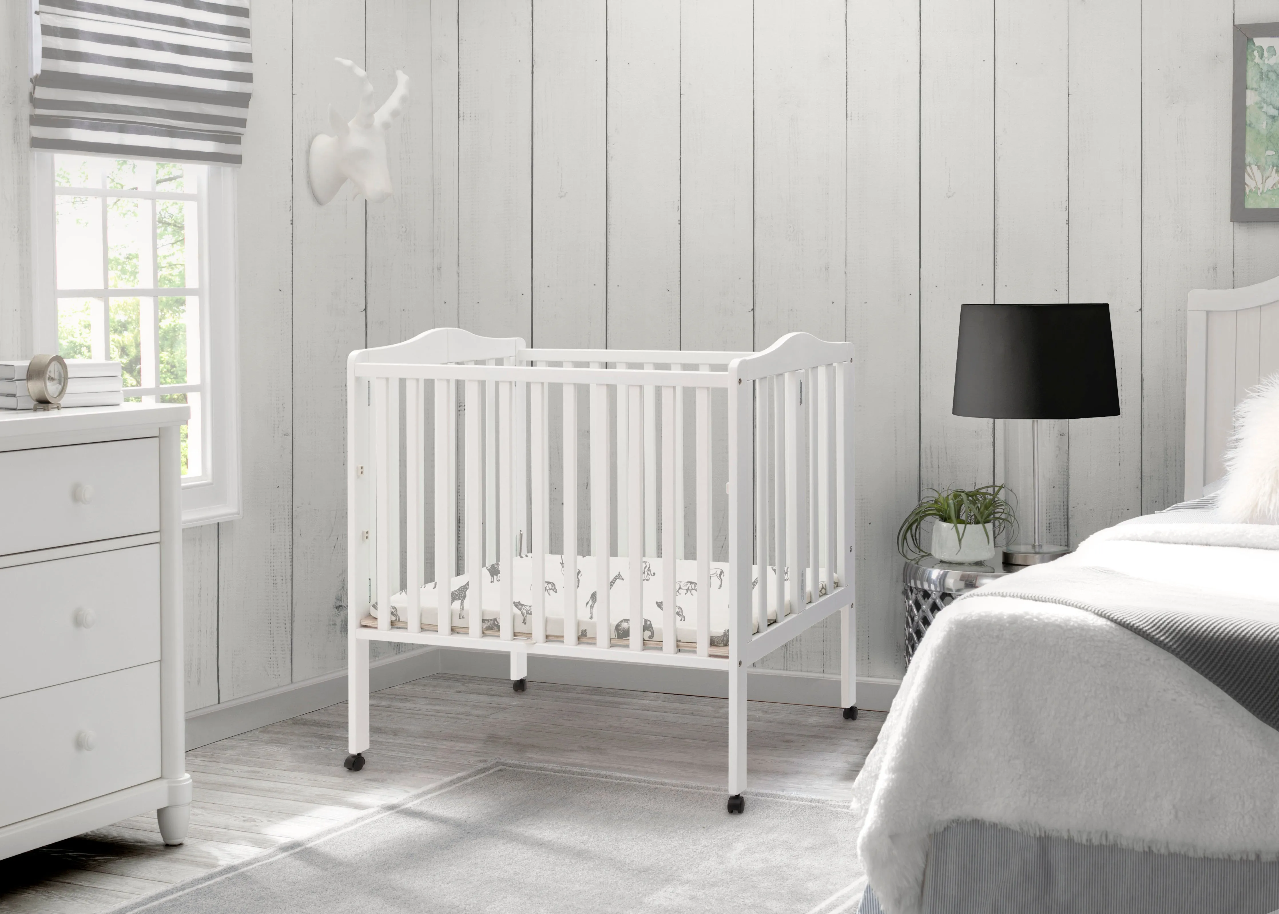 Folding Portable Mini Baby Crib with 1.5-inch Mattress