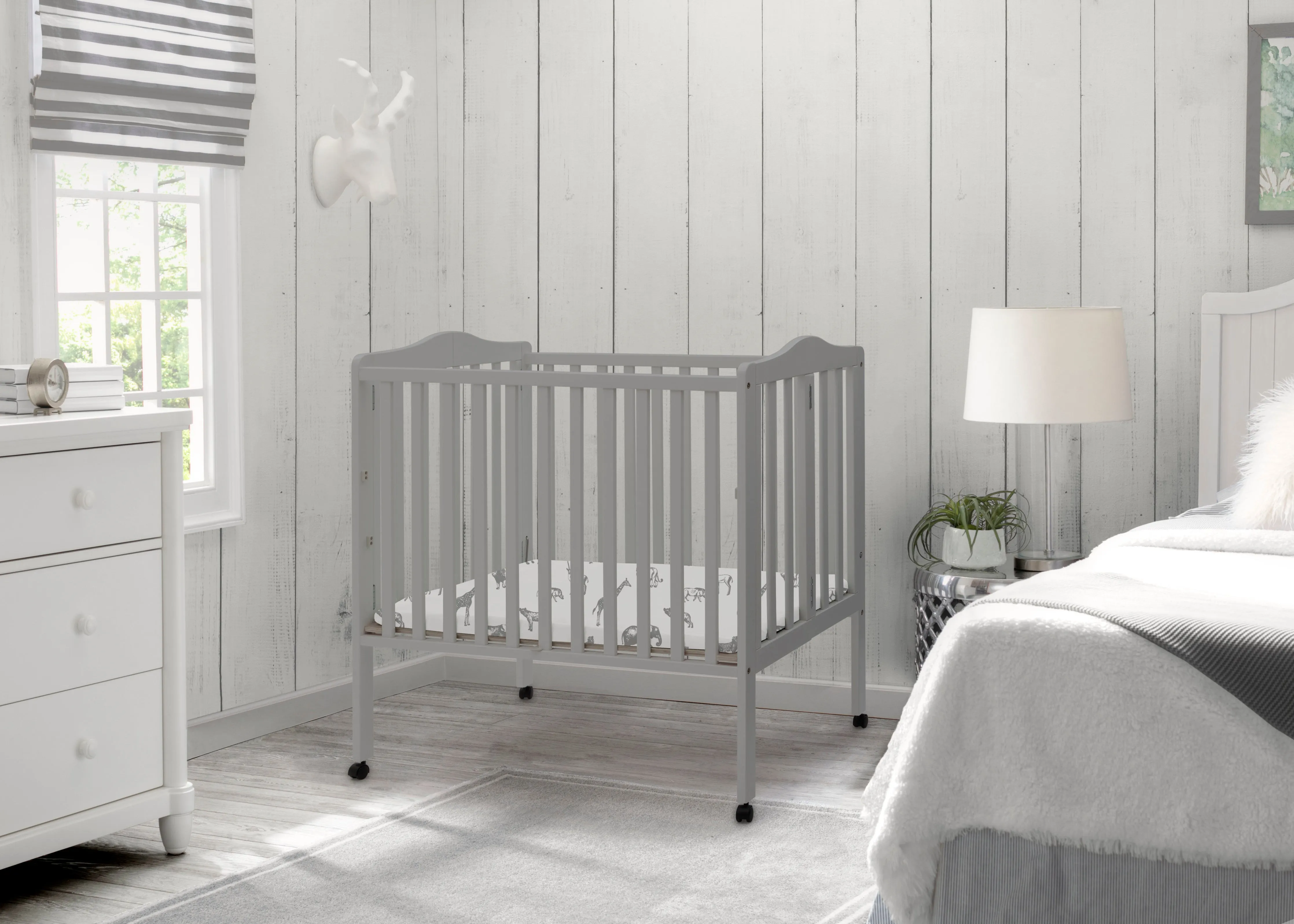 Folding Portable Mini Baby Crib with 1.5-inch Mattress