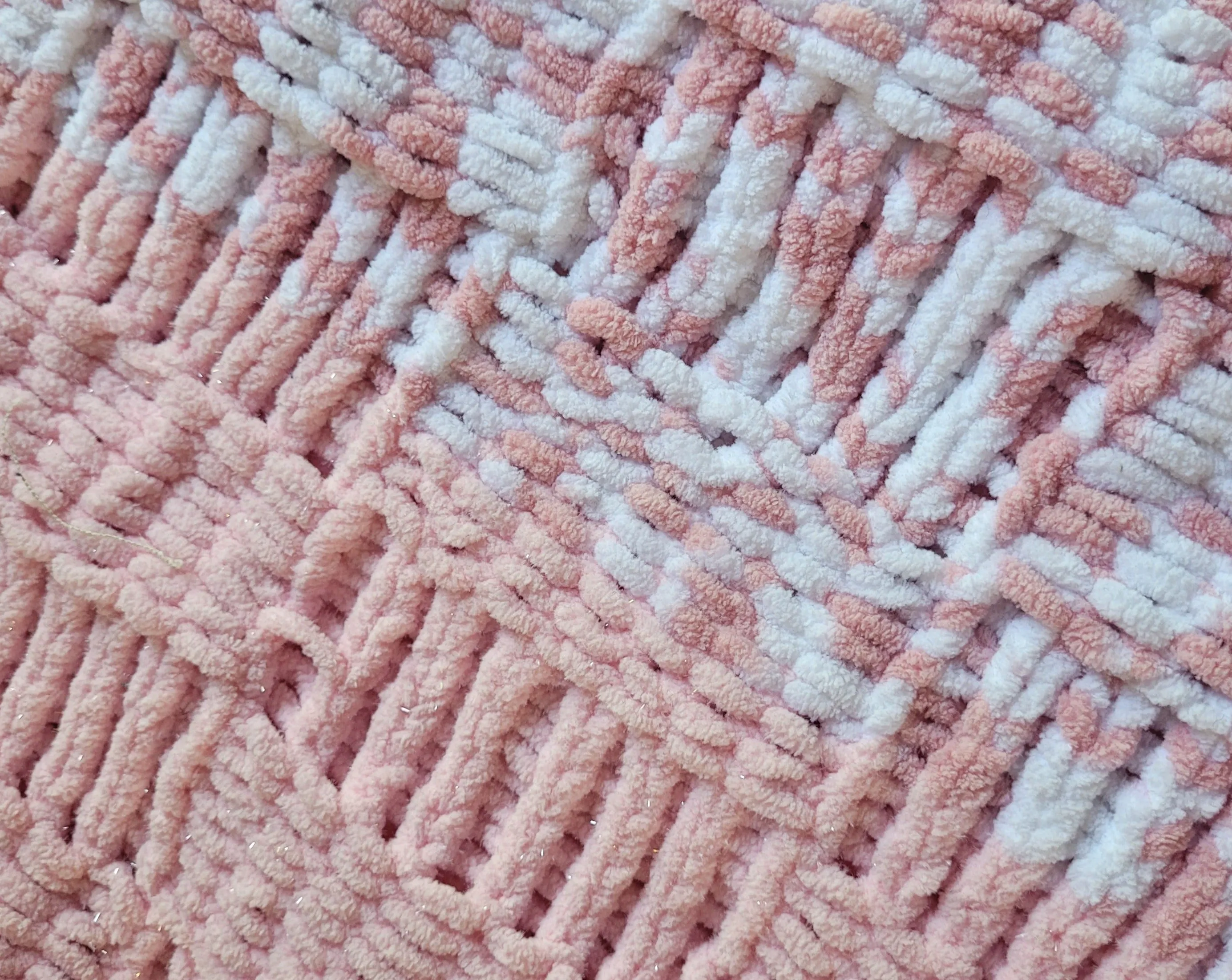 Handknit 'Velvet Wool Blanket' - Sweetheart shades