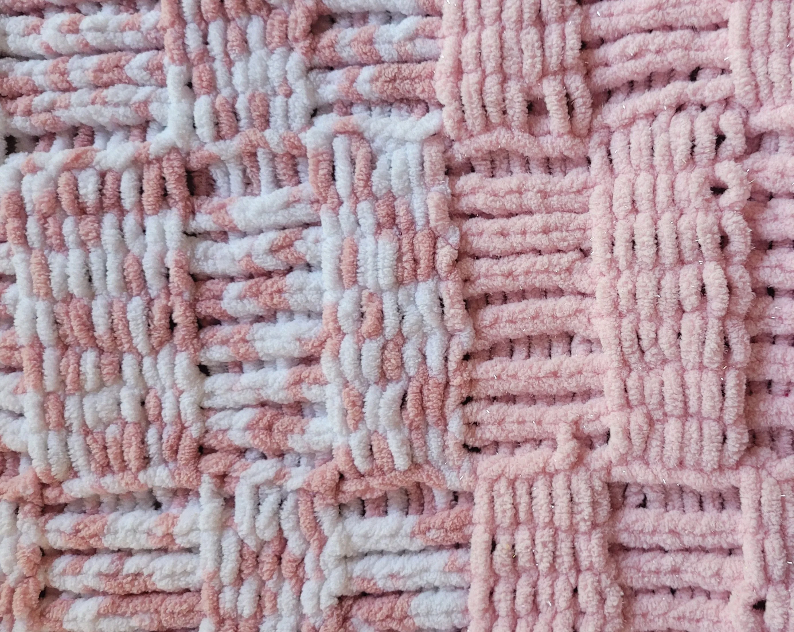 Handknit 'Velvet Wool Blanket' - Sweetheart shades